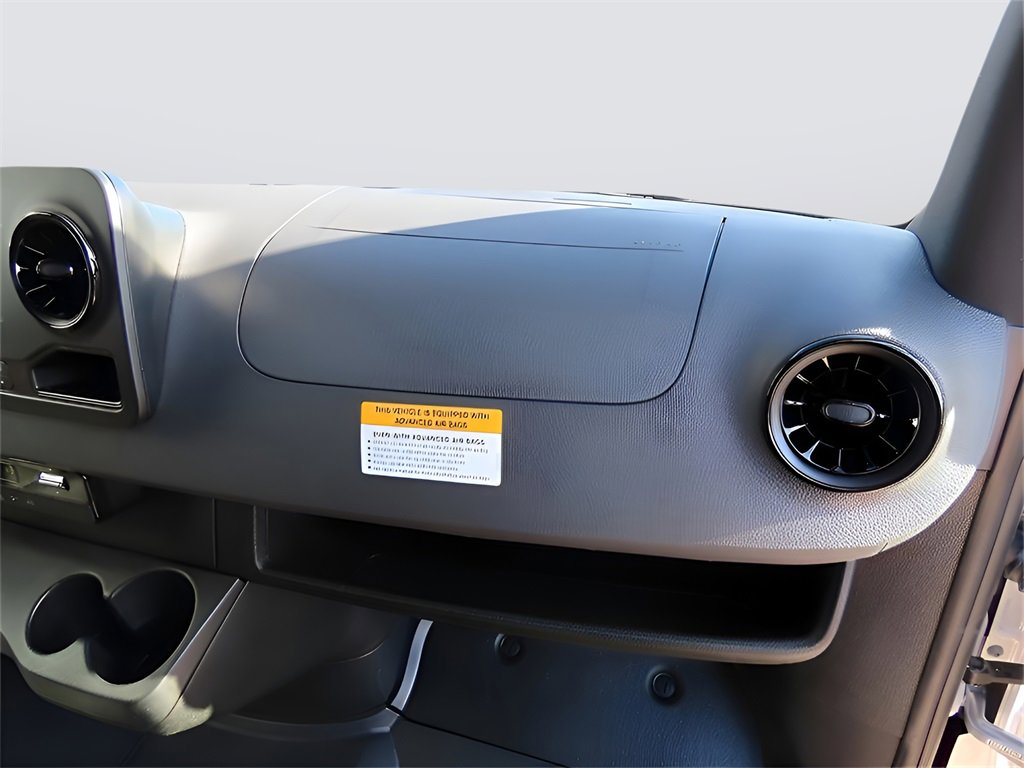 Used 2024 Mercedes-Benz Sprinter 2500 image 11