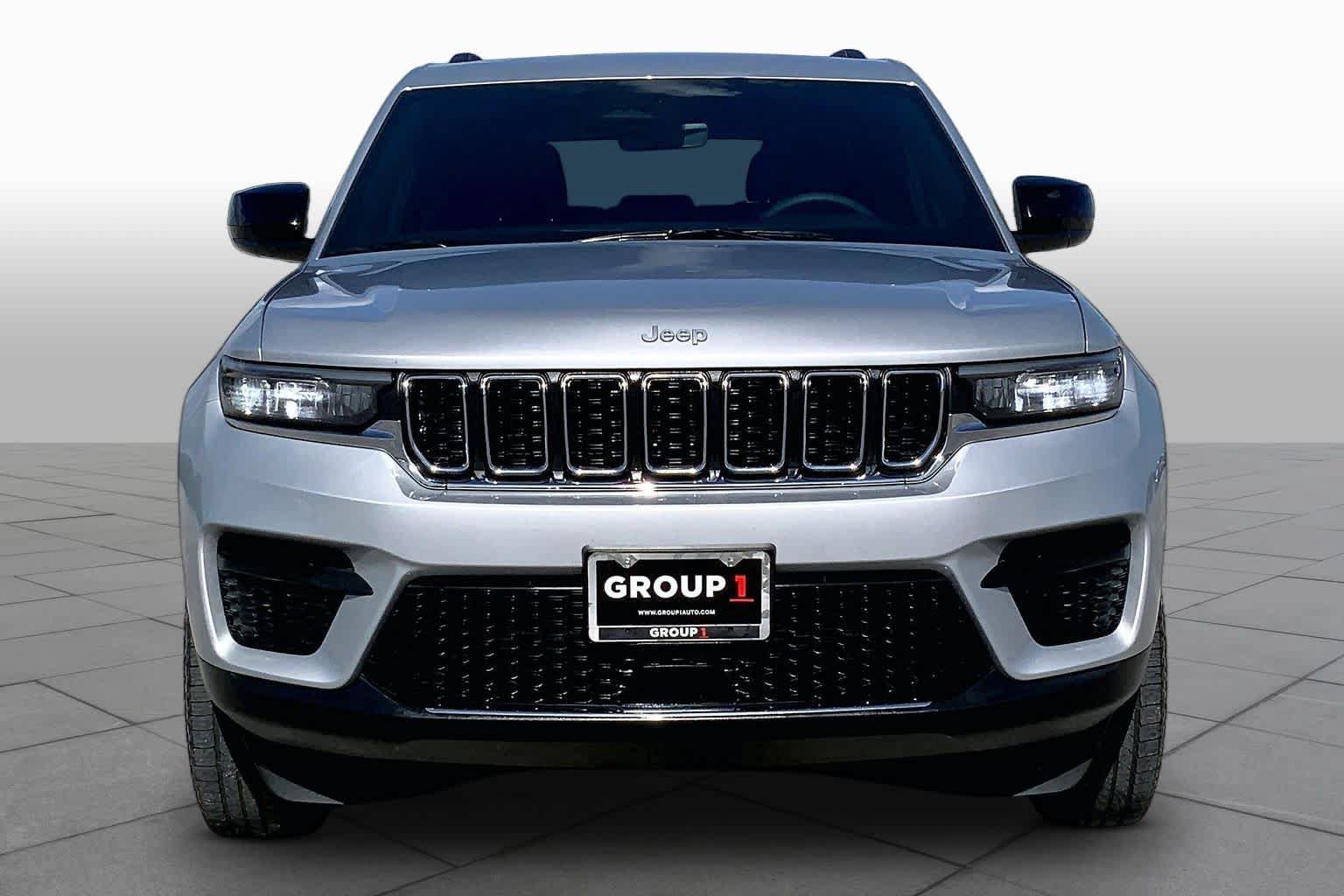 Used 2025 Jeep Grand Cherokee Laredo w/ MOPAR Finishing Package RWD image 4