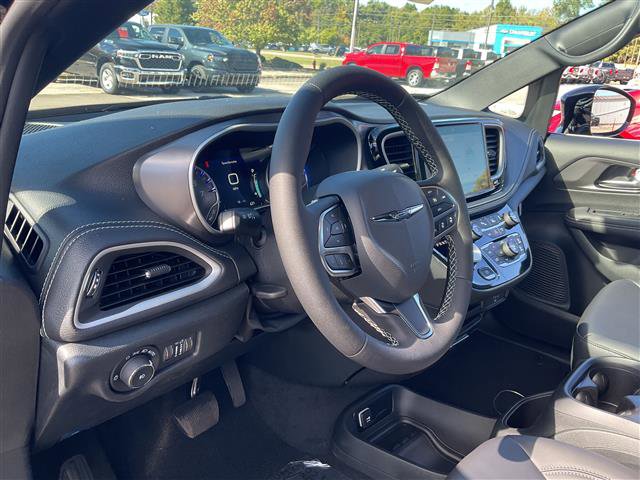 New 2026 Chrysler Pacifica Select image 10
