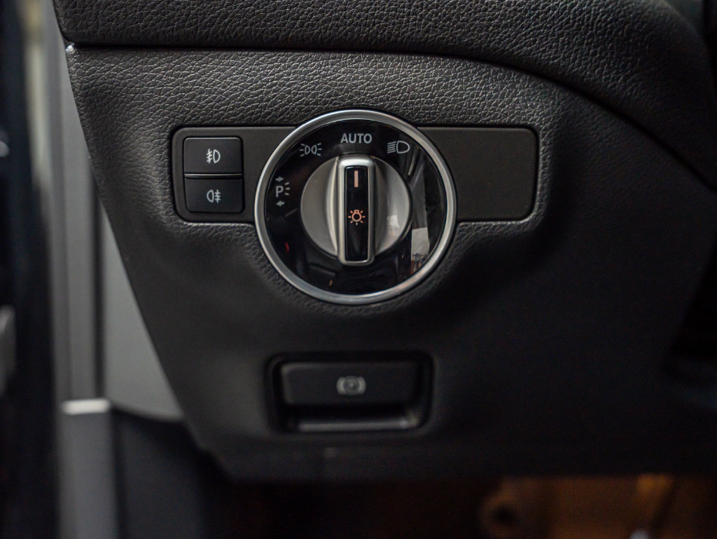 Used 2019 Mercedes-Benz GLA 250 4MATIC image 38