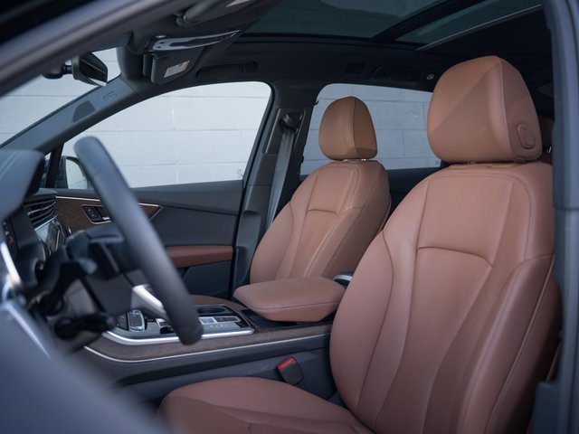 Certified 2025 Audi Q7 2.0T Premium w/ Convenience Plus Package image 5