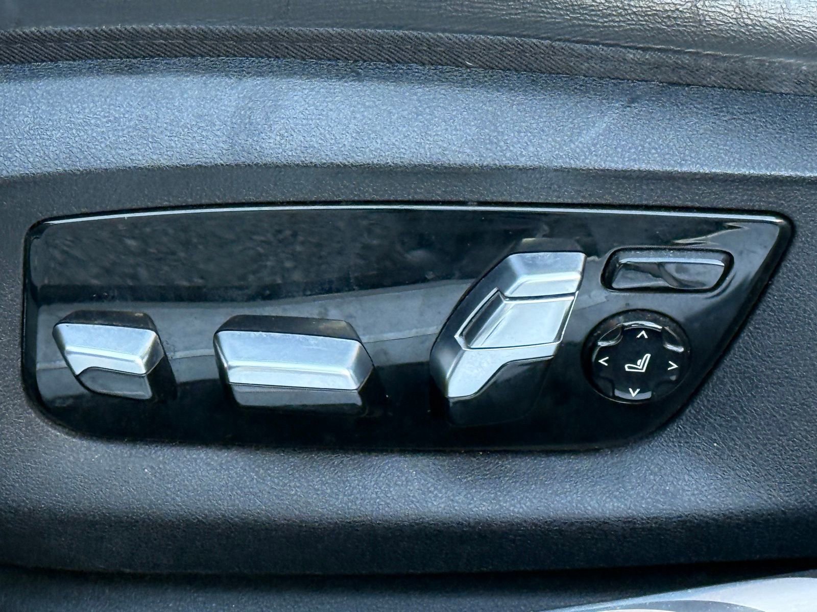 Used 2019 BMW 750i xDrive 750i xDrive w/ Executive Package image 35