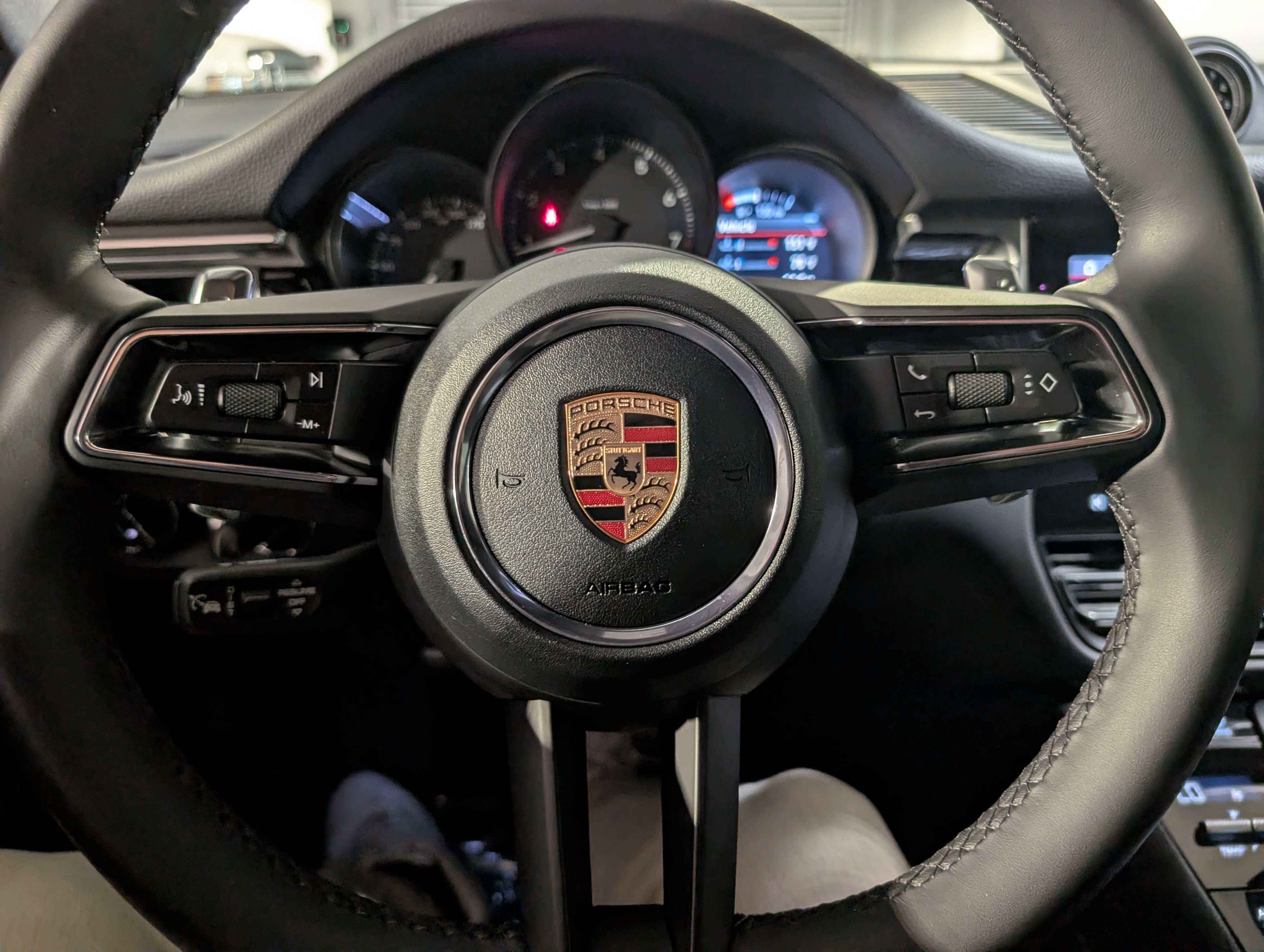 Certified 2025 Porsche Macan image 29