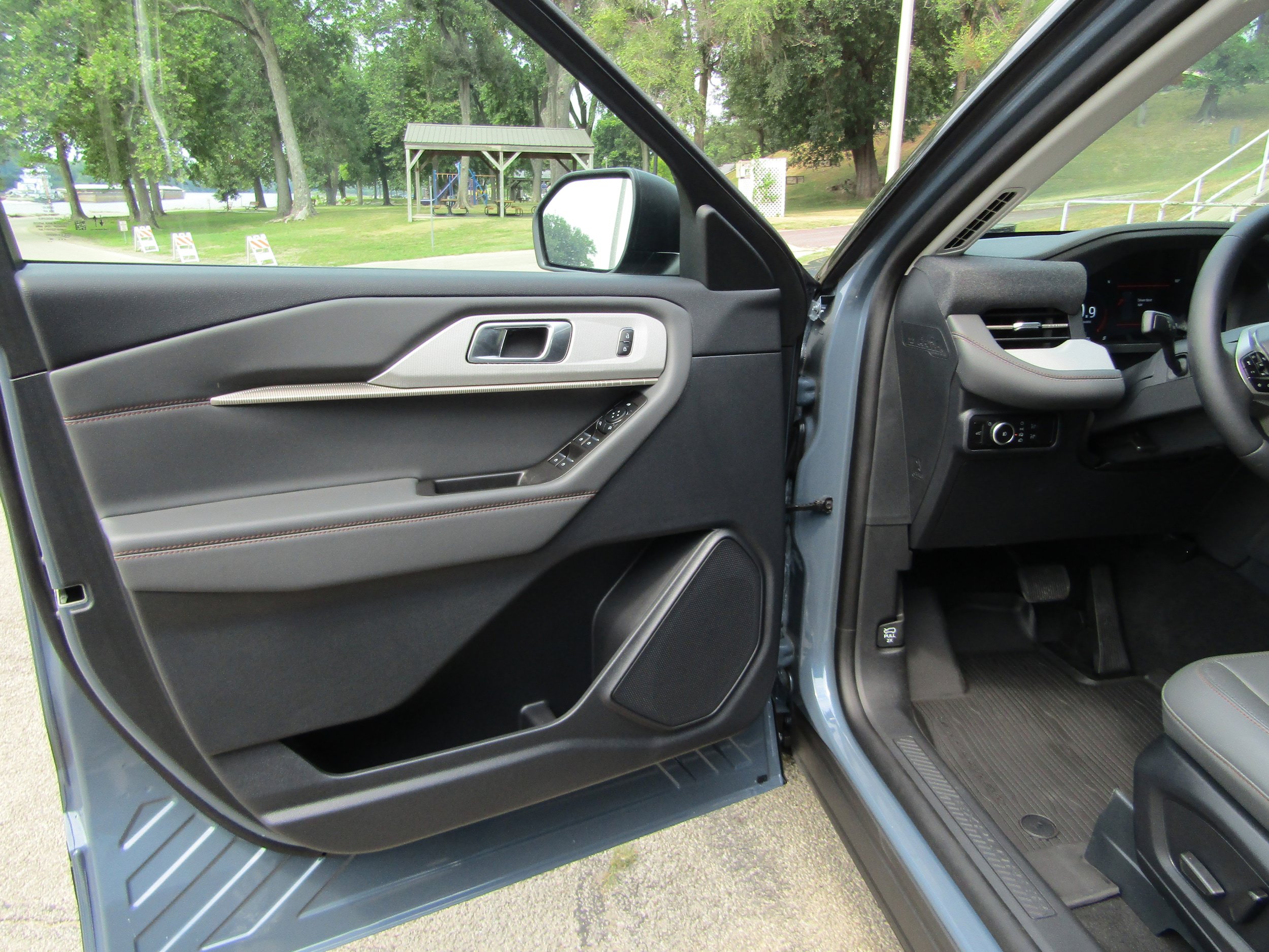 New 2026 Ford Explorer Active w/ Active Comfort Package AWD/4WD image 12