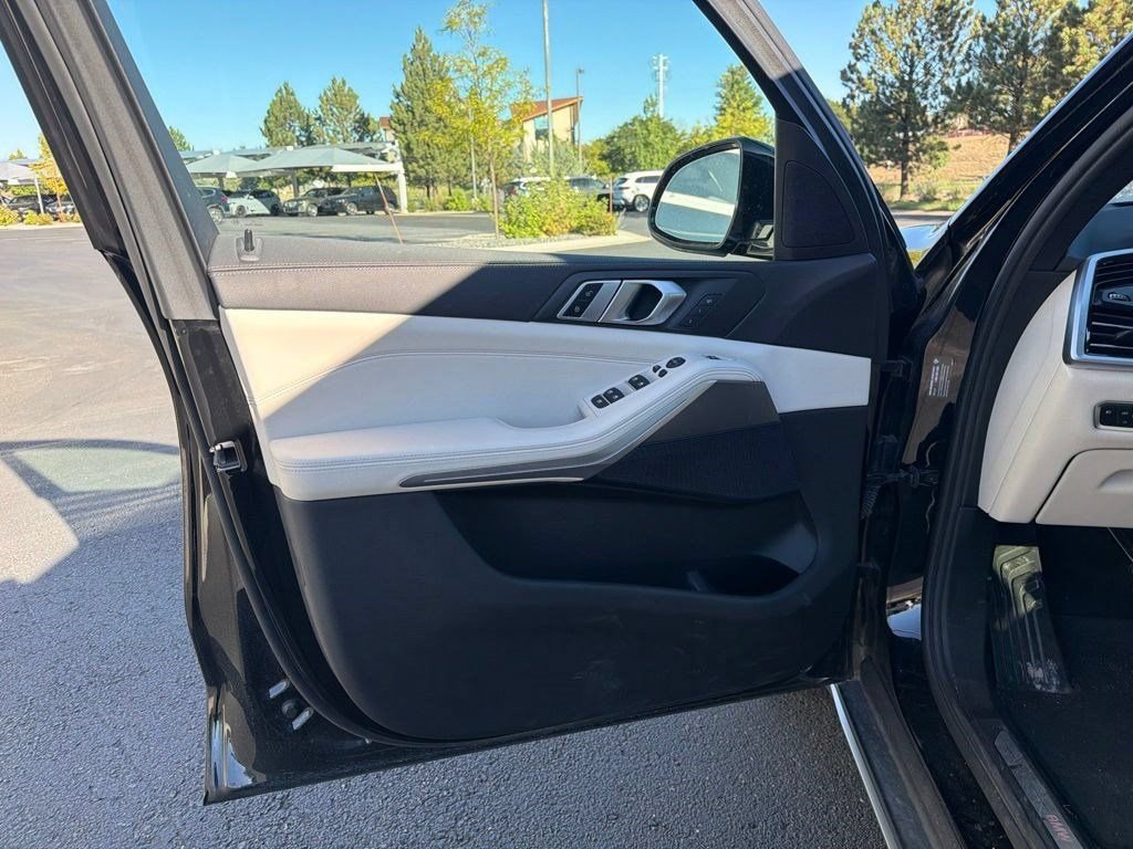 Used 2021 BMW X5 xDrive40i w/ Premium Package 2 AWD/4WD image 9