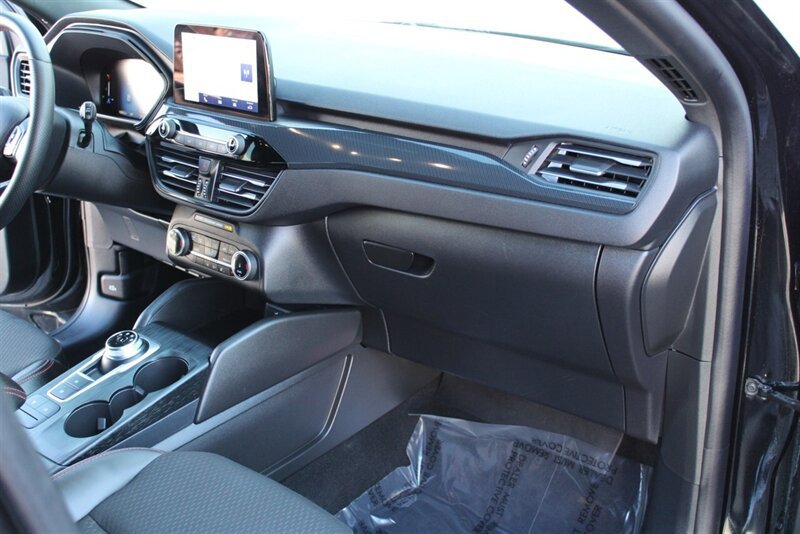 Used 2025 Ford Escape ST-Line Select AWD/4WD image 22