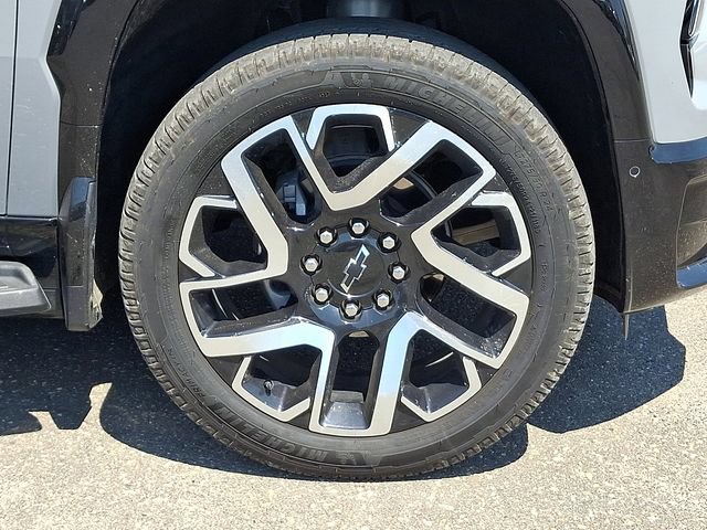 Used 2025 Chevrolet Silverado EV RST AWD/4WD image 29