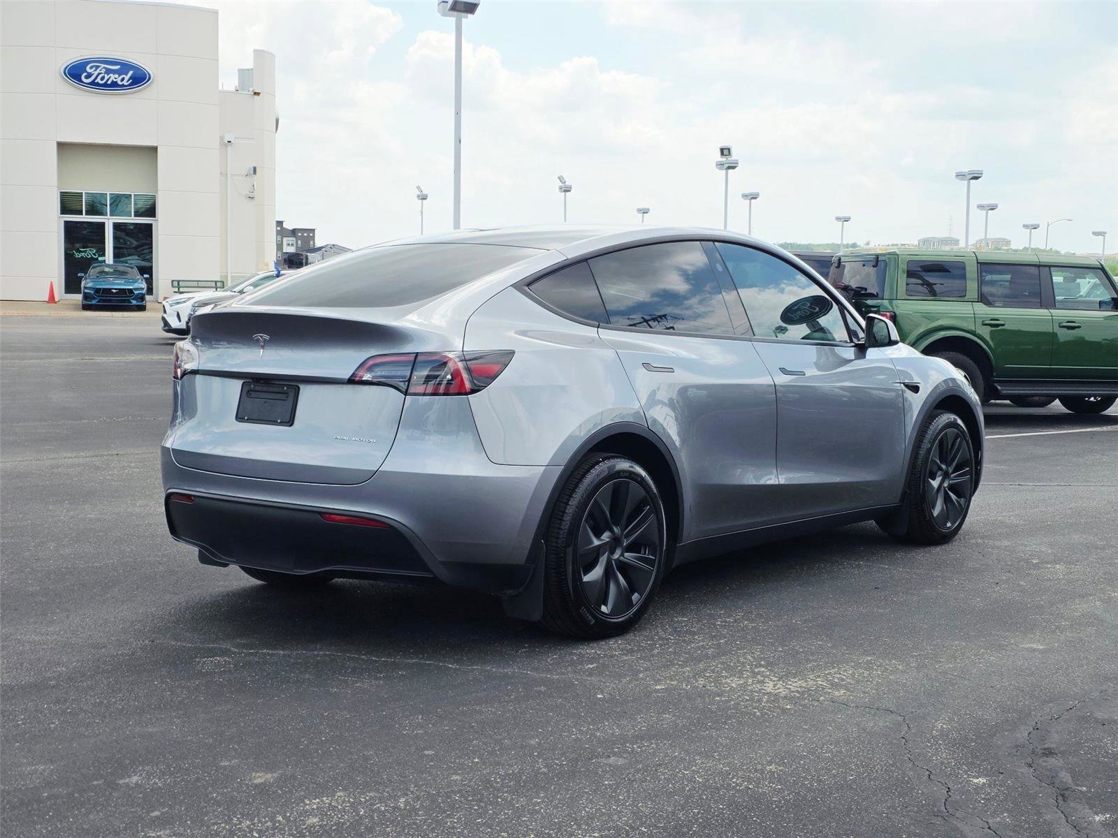 Used 2025 Tesla Model Y Long Range image 5