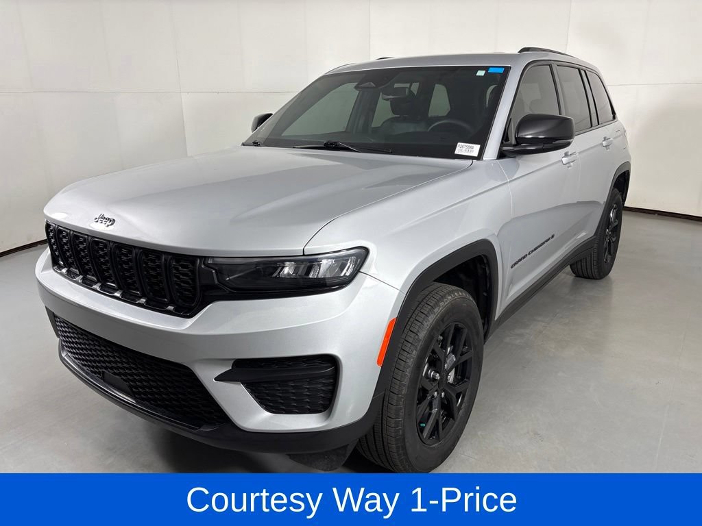 Used 2024 Jeep Grand Cherokee Altitude AWD/4WD image 5