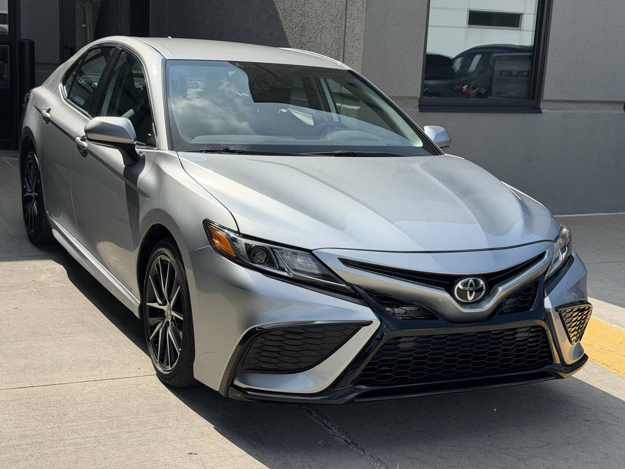 Used 2024 Toyota Camry SE FWD image 7