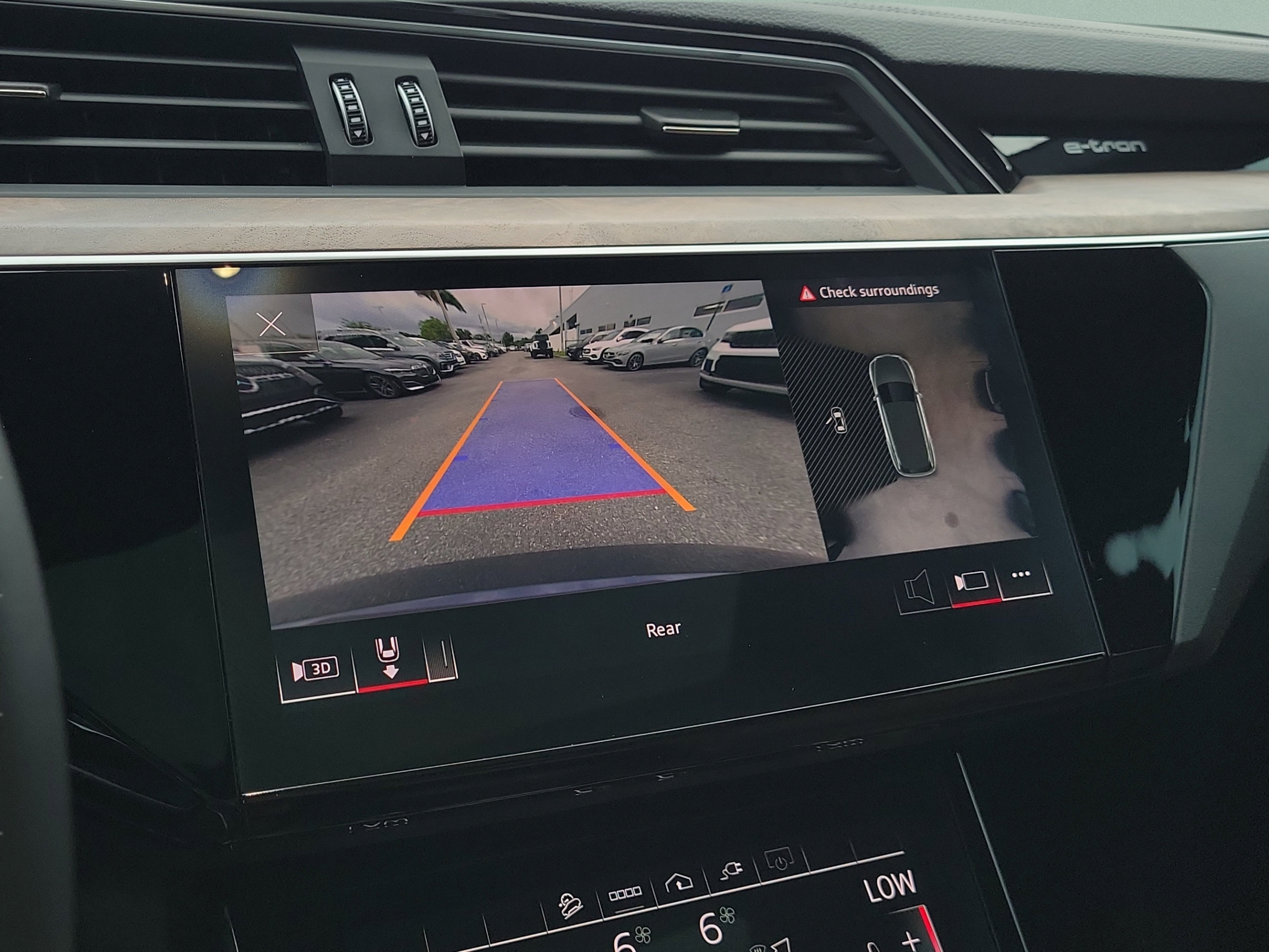 Used 2022 Audi e-tron Premium AWD/4WD image 27