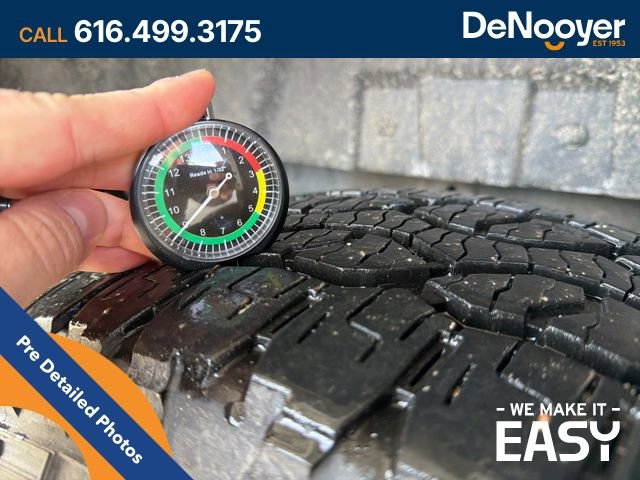 Used 2024 Ford Ranger Lariat w/ Trailer Tow Package image 11