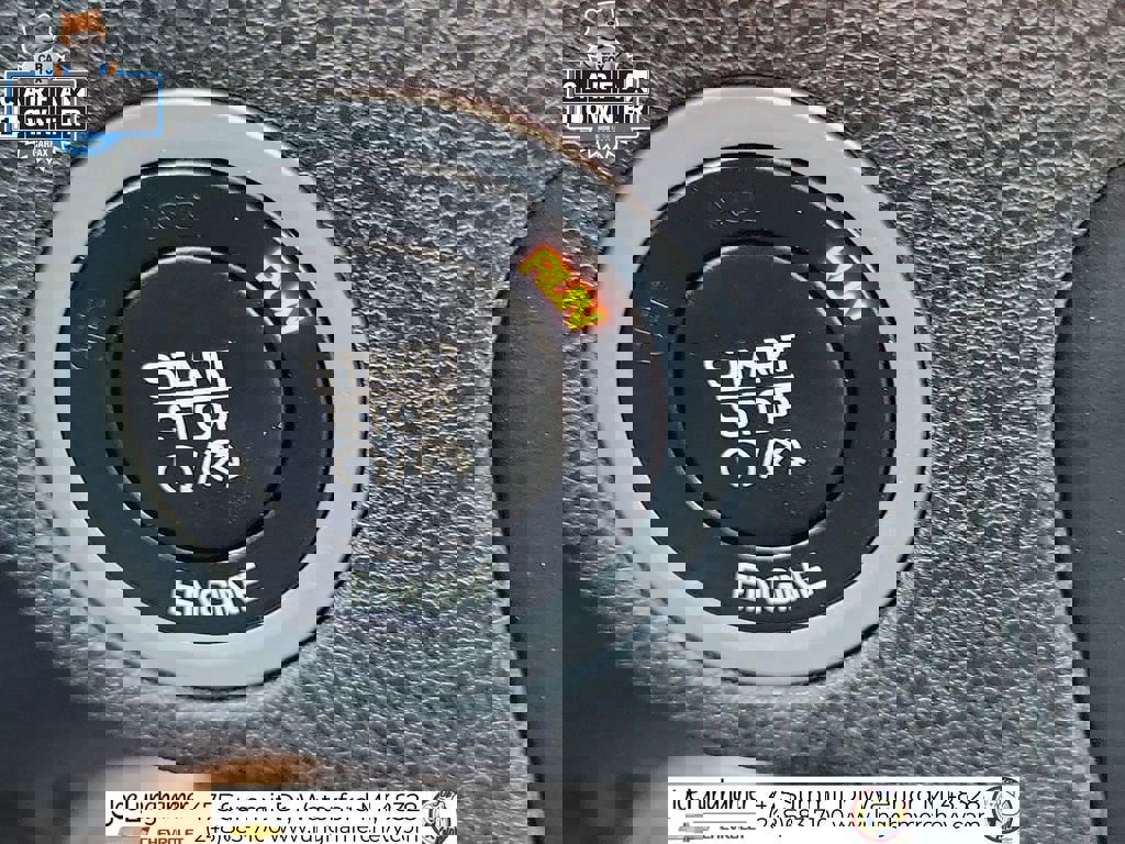 Used 2015 Dodge Charger SXT image 18