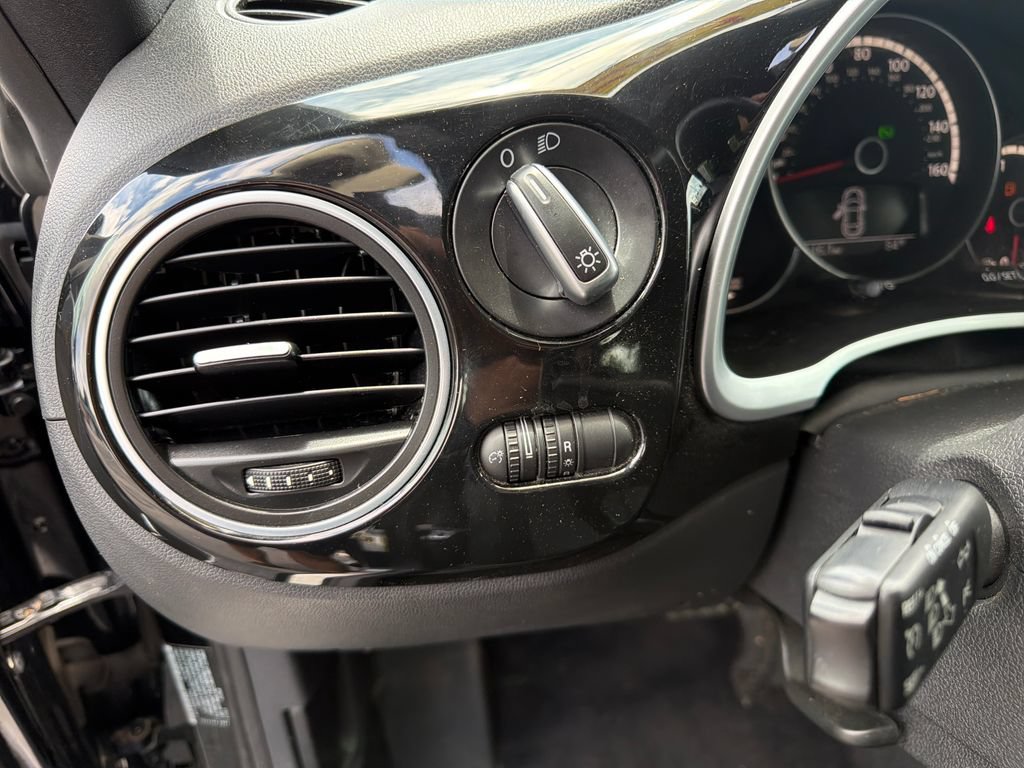 Used 2013 Volkswagen Beetle 2.5 FWD image 22