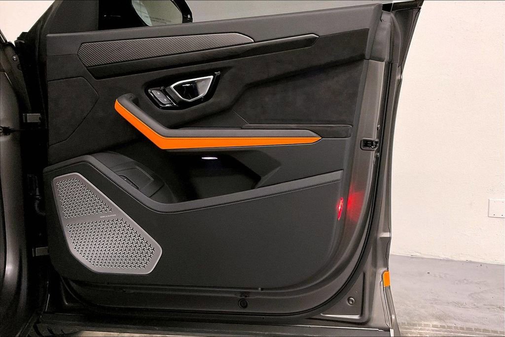 Used 2022 Lamborghini Urus image 26