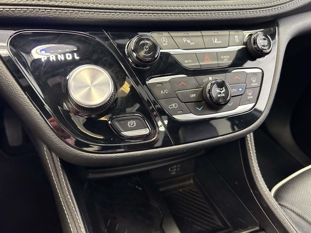 Used 2026 Chrysler Pacifica Limited FWD image 24