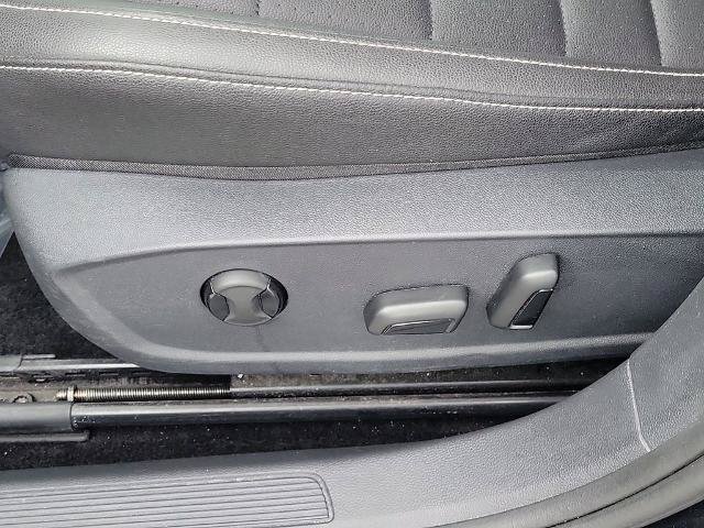 Used 2024 Volkswagen Jetta SE FWD image 21