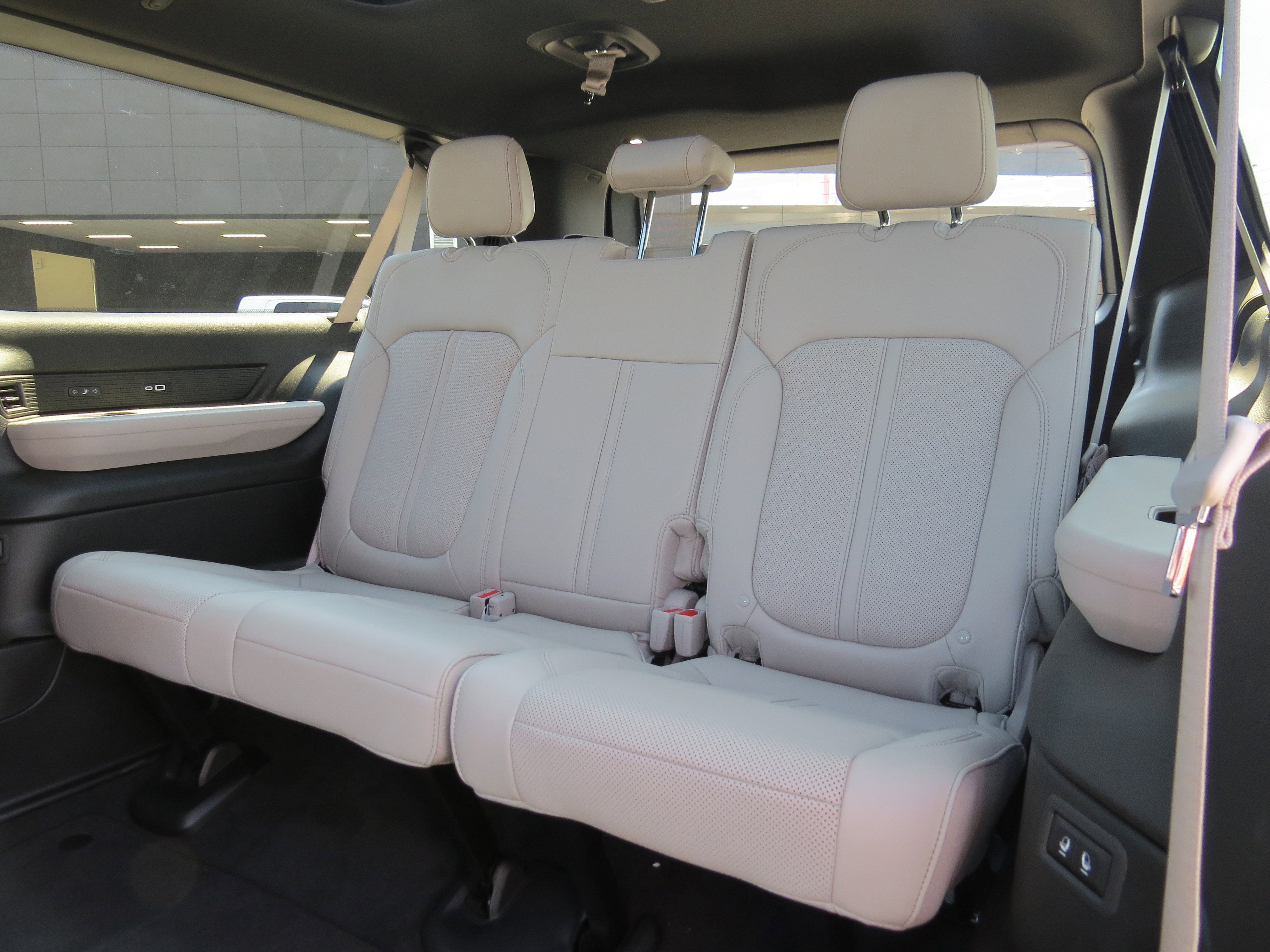 New 2025 Jeep Wagoneer L Series II w/ Convenience Group I image 17