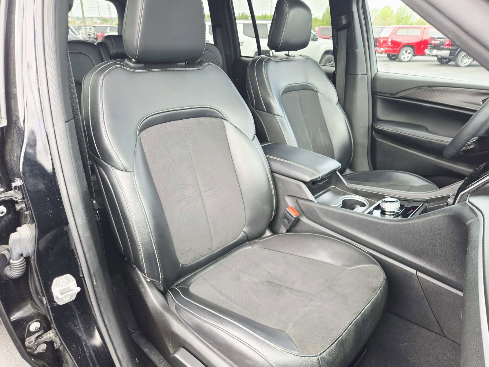 Used 2024 Jeep Grand Cherokee Altitude image 17