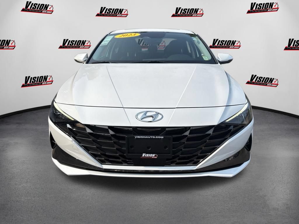Used 2023 Hyundai Elantra Limited w/ Cargo Package FWD image 2