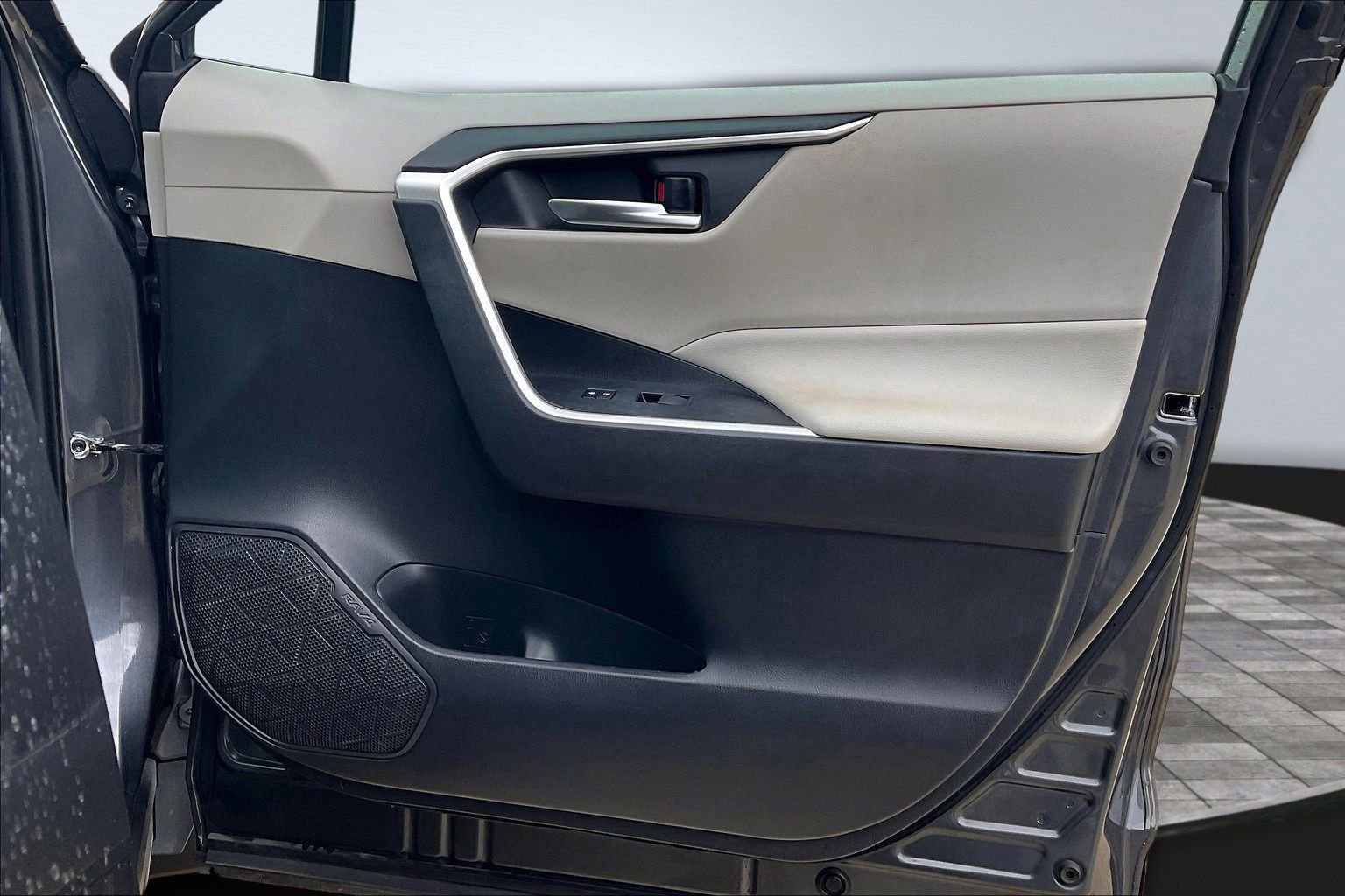 Used 2019 Toyota RAV4 XLE image 28