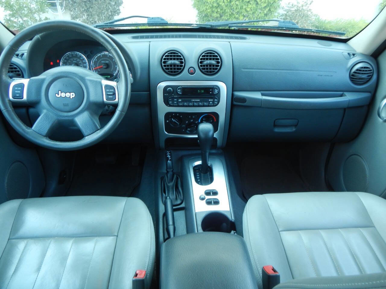 Used 2007 Jeep Liberty Limited image 2