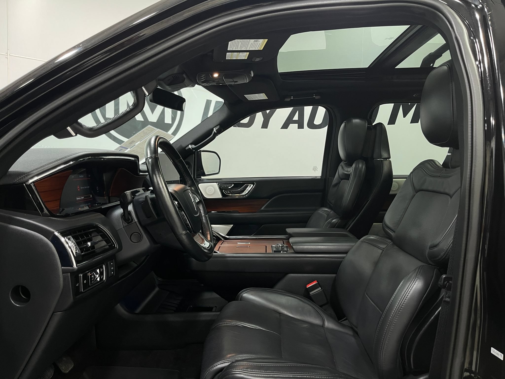 Used 2023 Lincoln Navigator L Reserve AWD/4WD image 12
