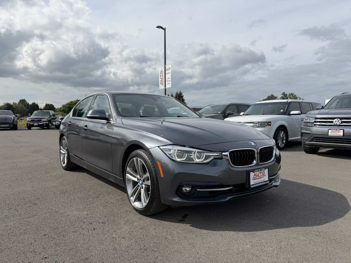 Used 2018 BMW 330i xDrive Sedan AWD/4WD image 2