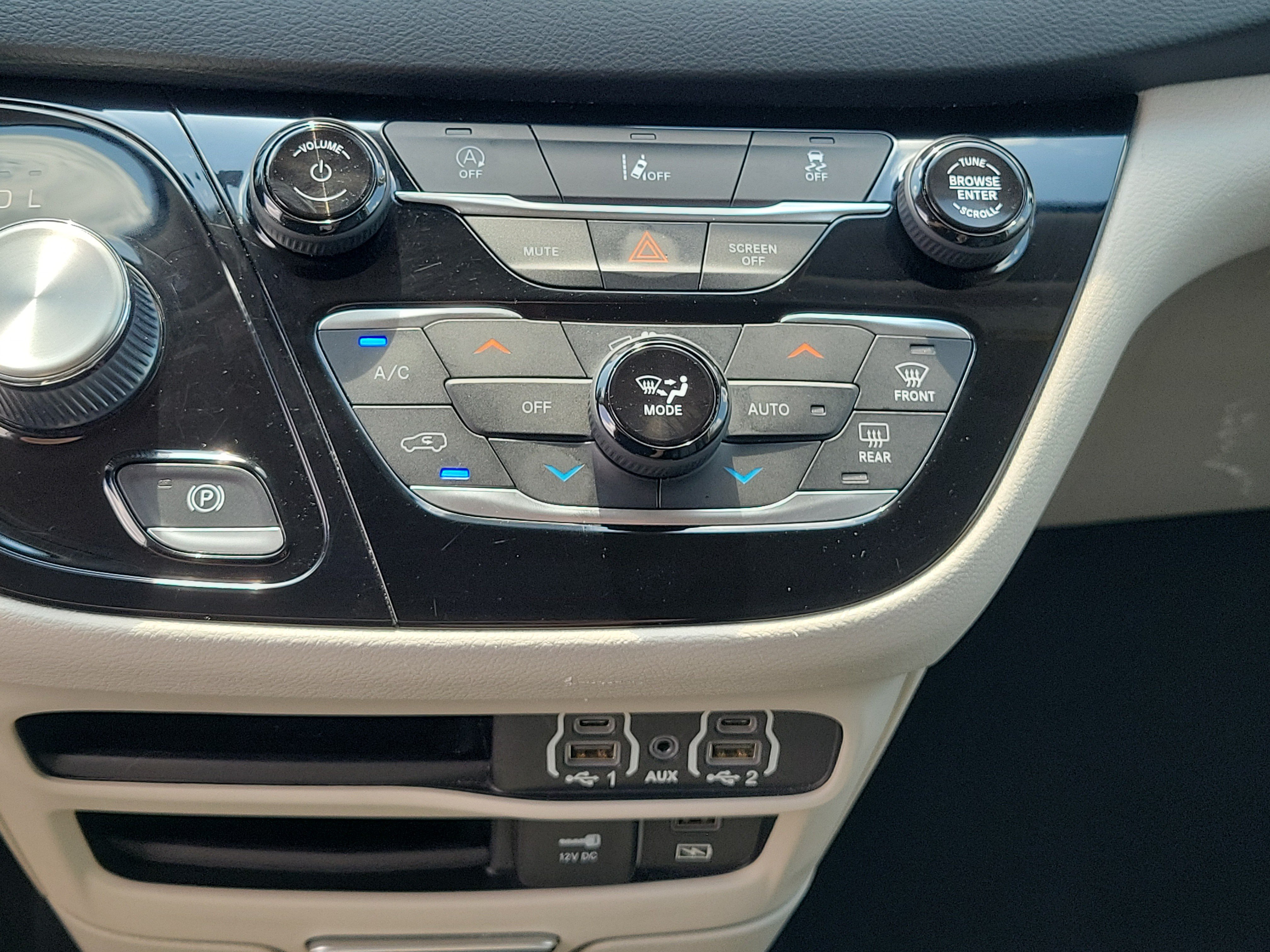 Used 2022 Chrysler Pacifica Touring-L FWD image 29