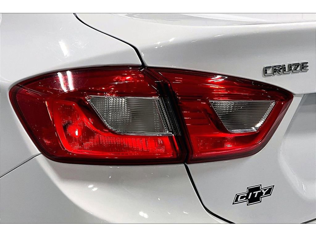 Used 2018 Chevrolet Cruze LT FWD image 30