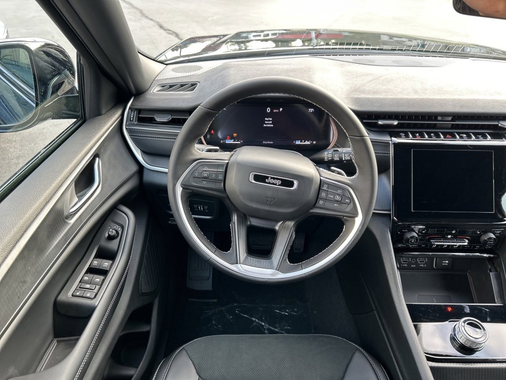 New 2025 Jeep Grand Cherokee image 16