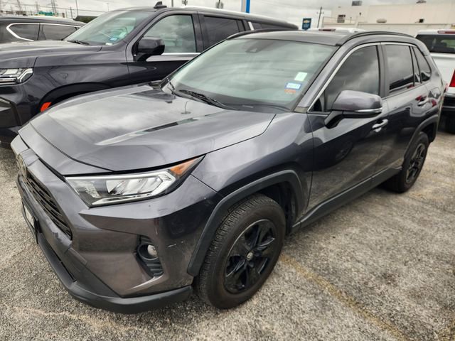 Used 2020 Toyota RAV4 XLE w/ Convenience Package FWD image 2
