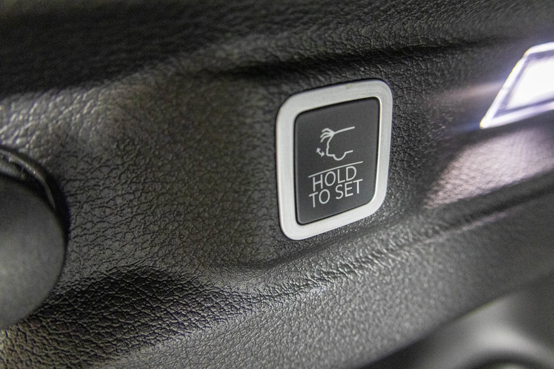 New 2025 Jeep Grand Cherokee L Laredo w/ Luxury Tech Group I image 36