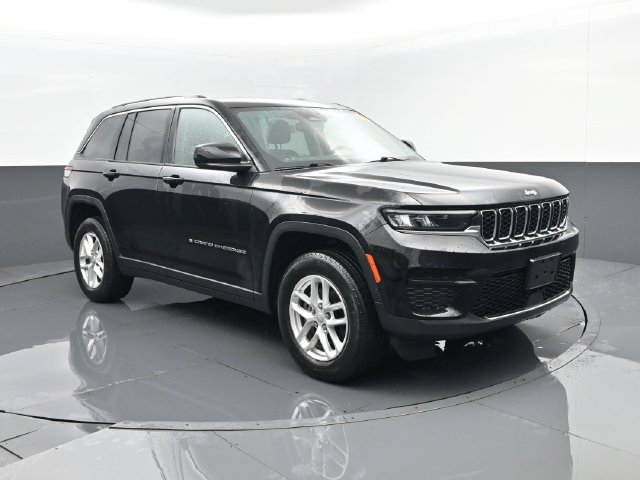 Used 2023 Jeep Grand Cherokee Laredo w/ Luxury Tech Group I AWD/4WD image 3