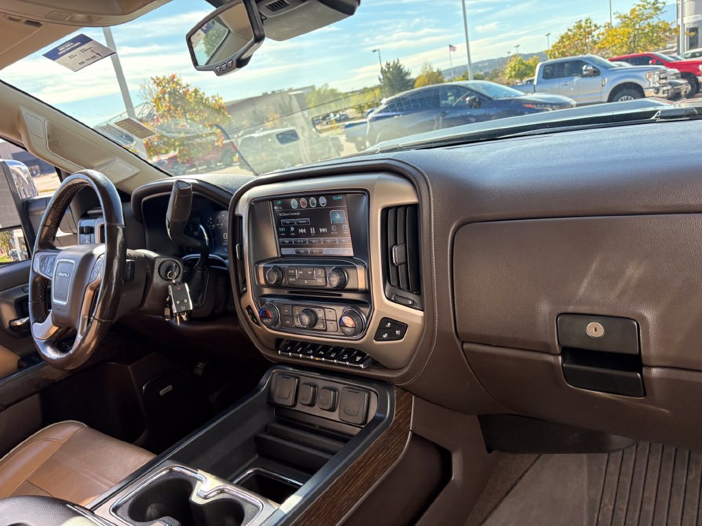 Used 2019 GMC Sierra 2500 Denali w/ Duramax Plus Package AWD/4WD image 29