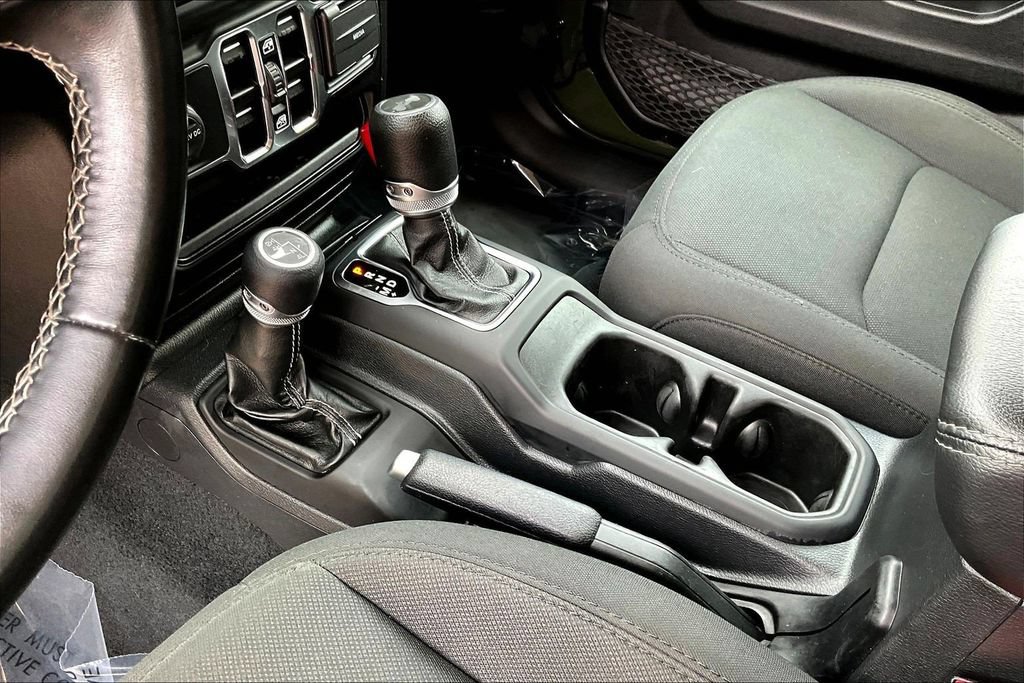 Used 2022 Jeep Wrangler Unlimited Sahara AWD/4WD image 20