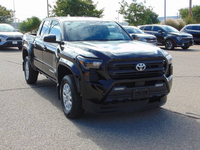 Used 2025 Toyota Tacoma SR5 AWD/4WD image 9