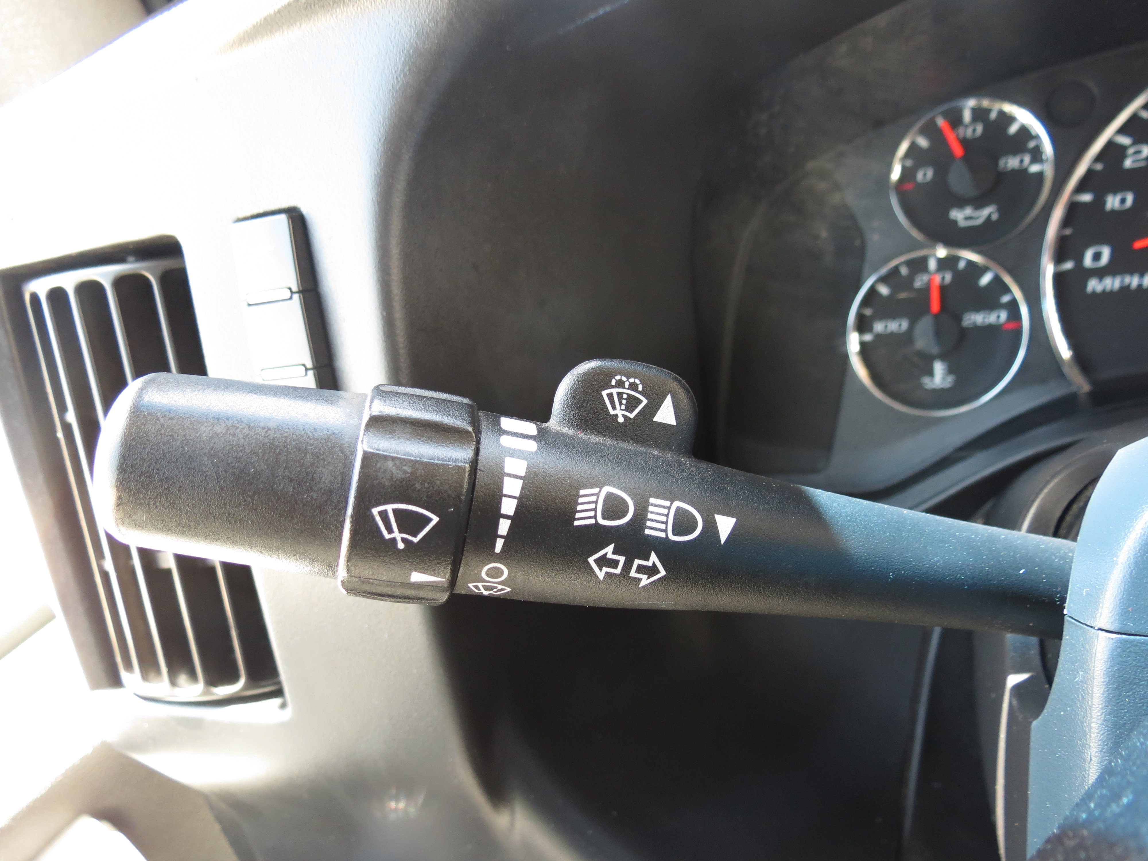 Used 2015 Chevrolet Express 2500 RWD image 12