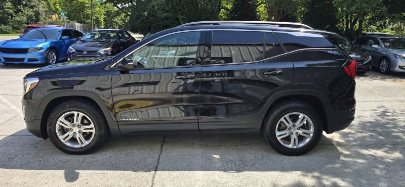 Used 2019 GMC Terrain SLE w/ Driver Convenience Package AWD/4WD image 2