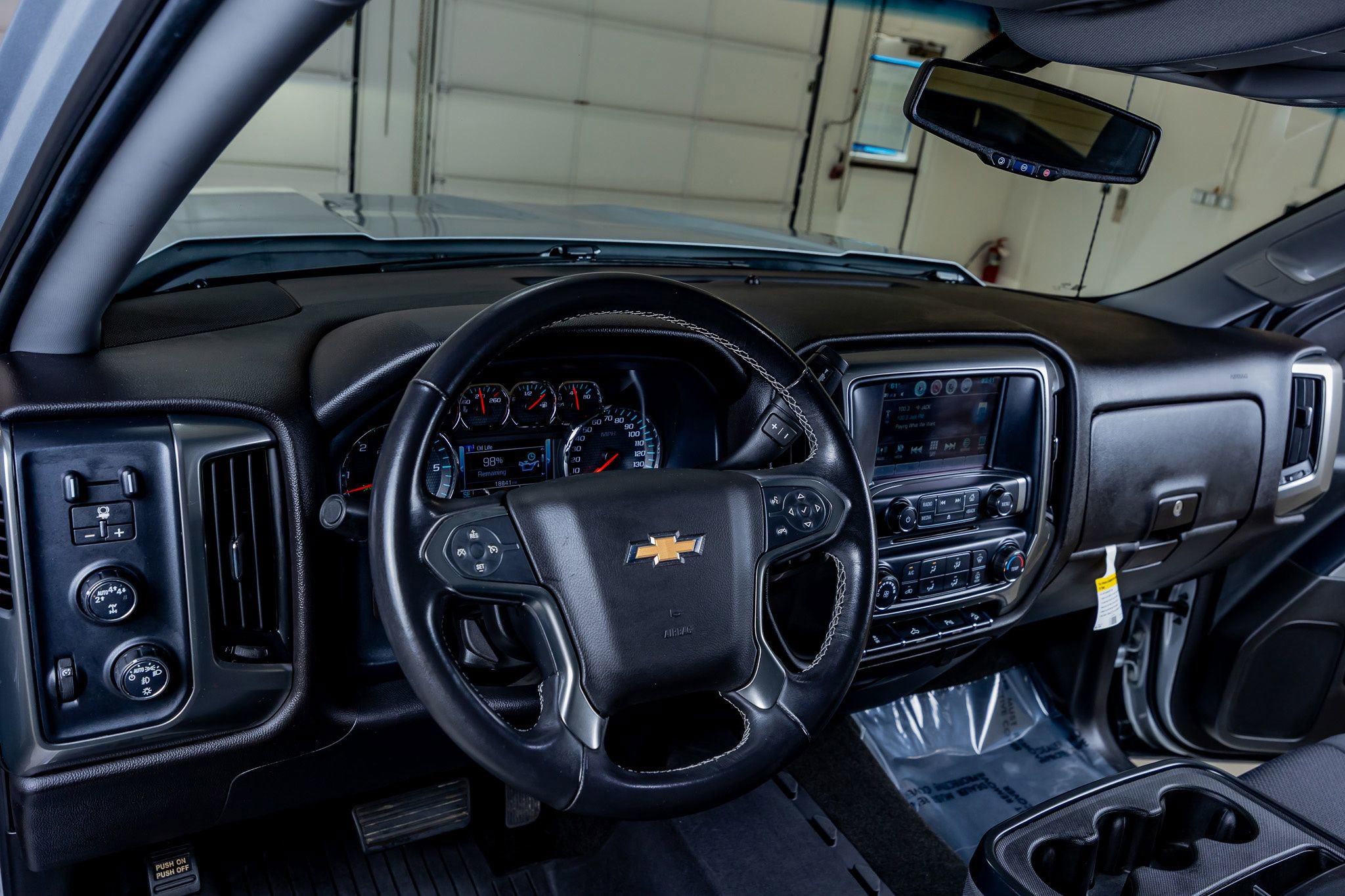 Used 2018 Chevrolet Silverado 1500 LT w/ LT Convenience Package AWD/4WD image 14