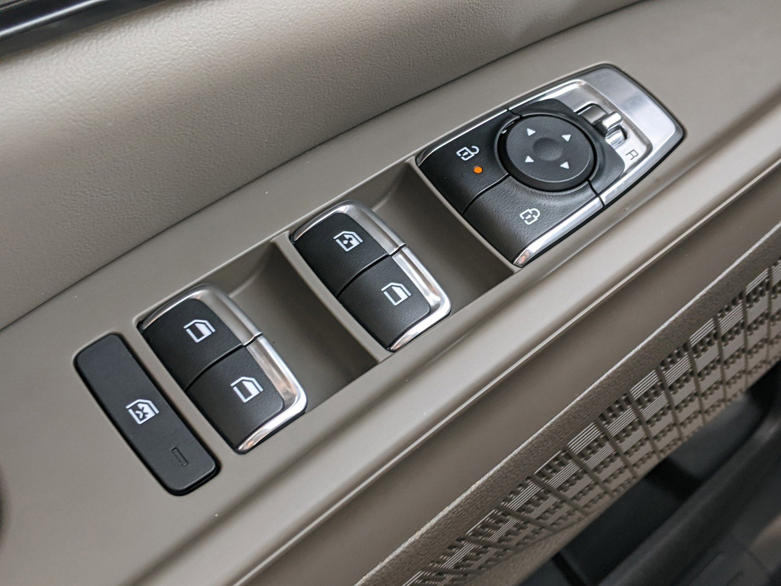 Used 2025 Kia Carnival image 18