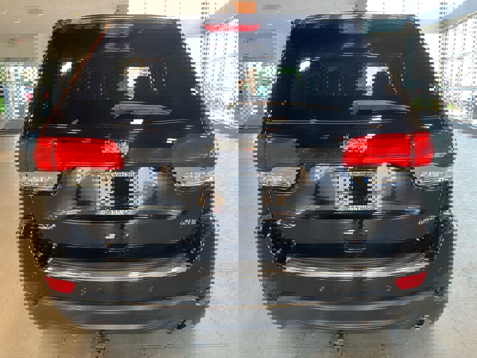 Used 2017 Jeep Grand Cherokee Limited AWD/4WD image 6