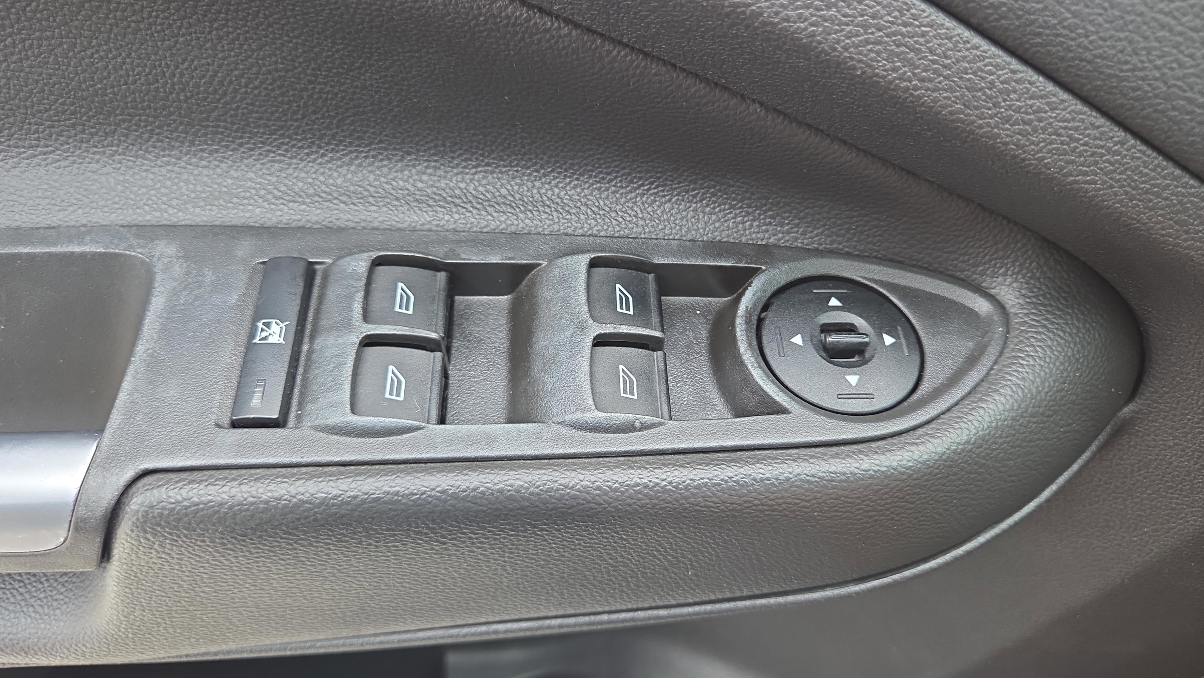 Used 2016 Ford Escape SE FWD image 31