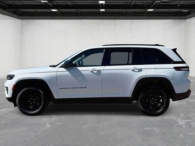 Certified 2024 Jeep Grand Cherokee Altitude AWD/4WD image 8