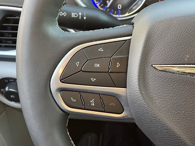 Certified 2024 Chrysler Pacifica Touring-L image 24