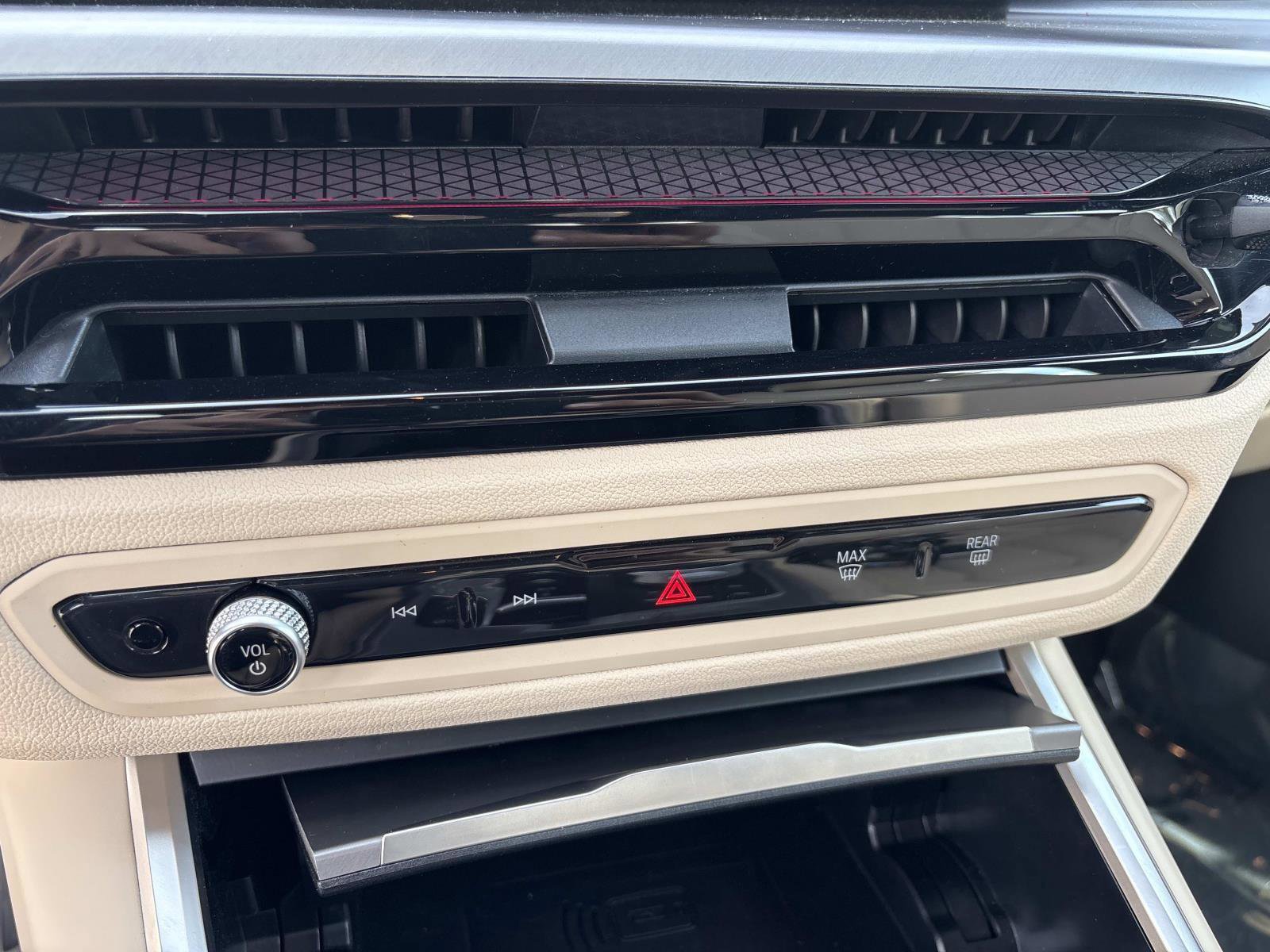 Certified 2025 BMW 330i xDrive Sedan w/ M Sport Package image 25