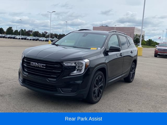 Used 2022 GMC Terrain SLE w/ Driver Convenience Package FWD image 9