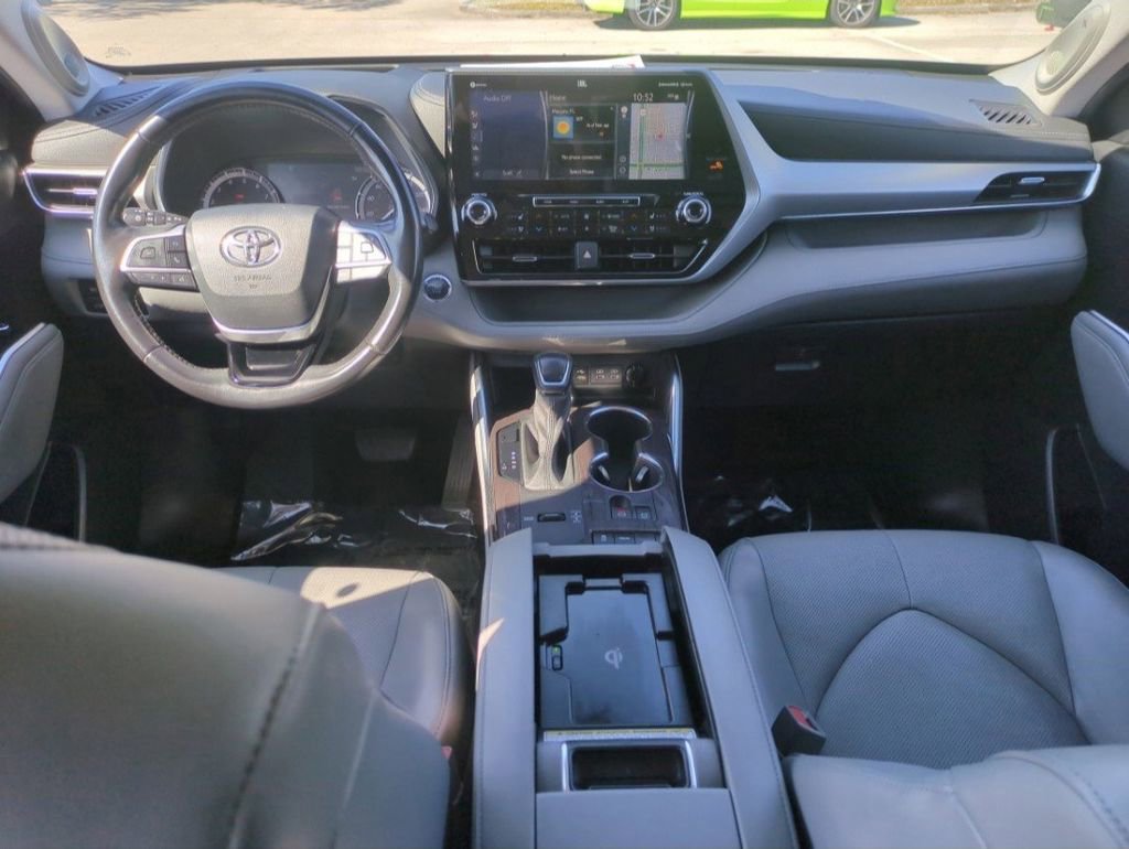 Used 2022 Toyota Highlander Platinum image 17