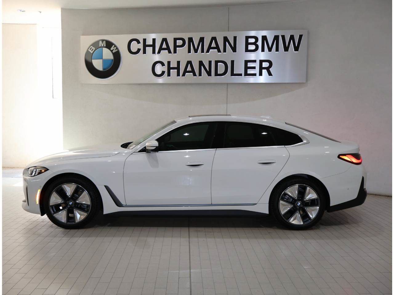 New 2026 BMW i4 eDrive40 w/ Parking Assistance Package RWD image 3