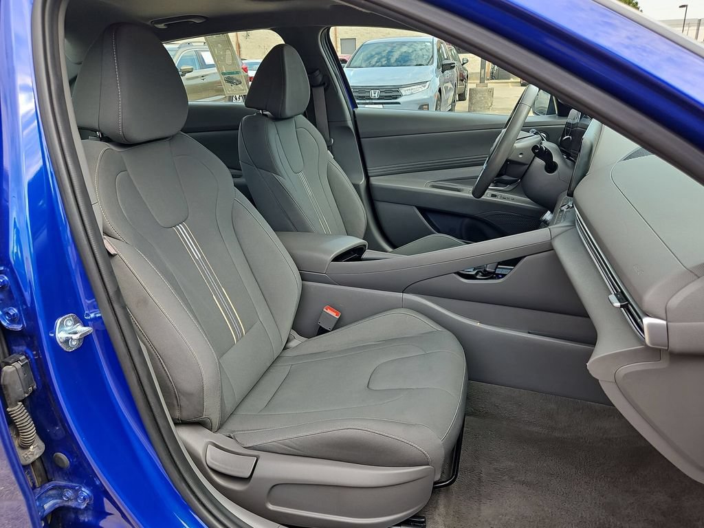 Used 2025 Hyundai Elantra SEL FWD image 31